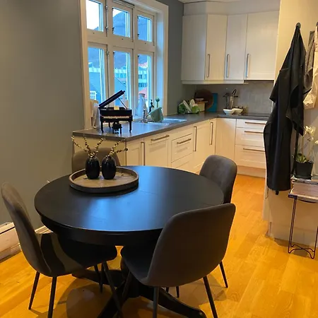 Apartmán Moderne Og Sentral Leilighet Med Terrasse!